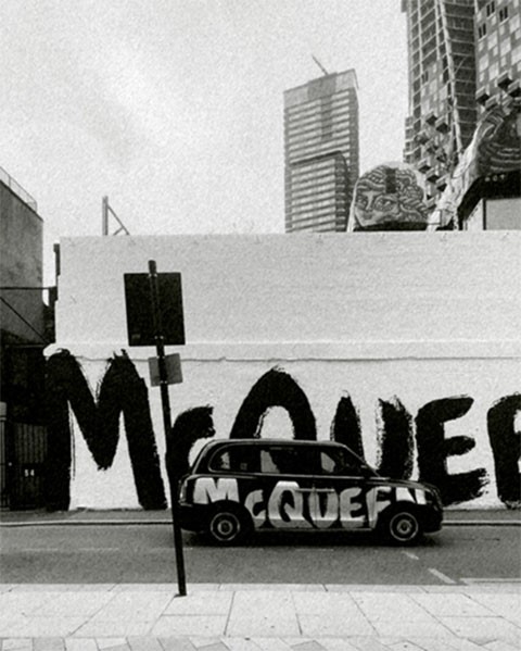 Alexander McQueen全球呈现McQueen Graffiti涂鸦Logo